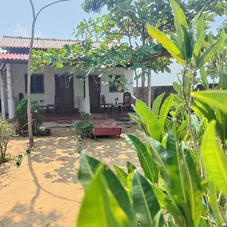 Golden Rich Hotel Arugam Bay Bagian luar foto