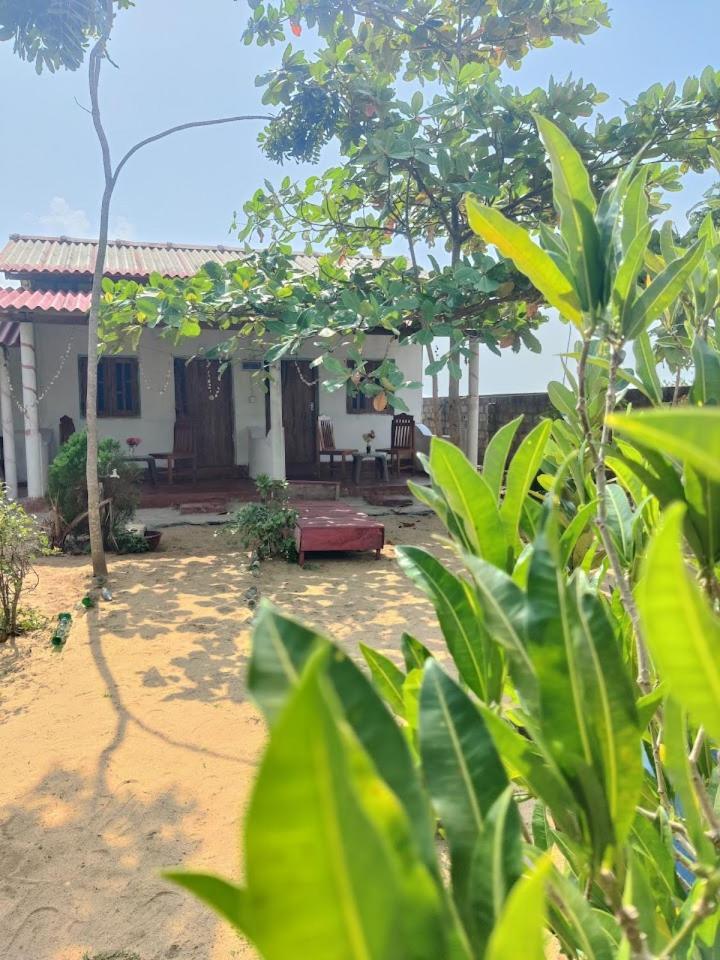 Golden Rich Hotel Arugam Bay Bagian luar foto